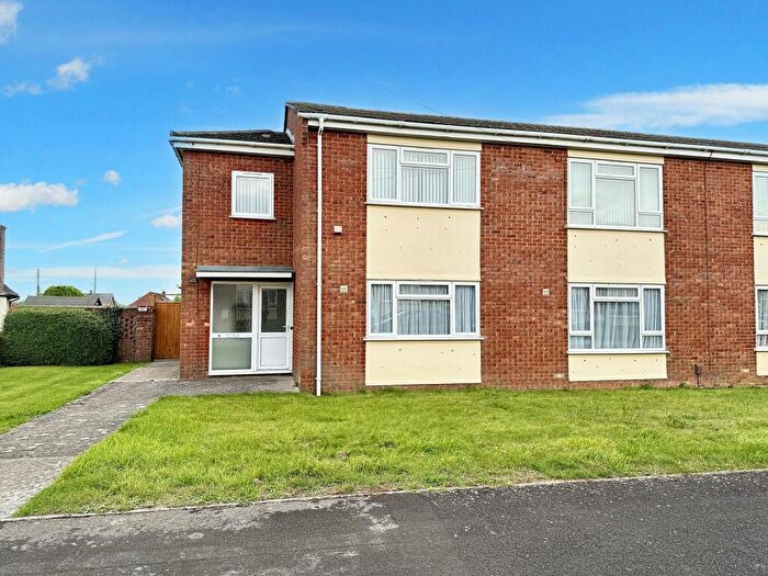 2 Bedroom Flat For Sale In Smarts Green, Chipping Sodbury, BS37