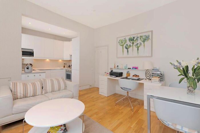 2 Bedroom Flat To Rent In St Anns Villas, London, W11