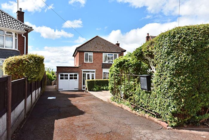 3 Bedroom Detached House For Sale In Kingswinford, Standhills Road, DY6