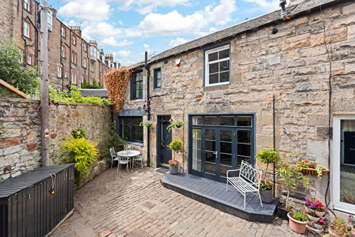 3 Bedroom End Of Terrace House For Sale In Dean Park Mews, Stockbridge, EH4