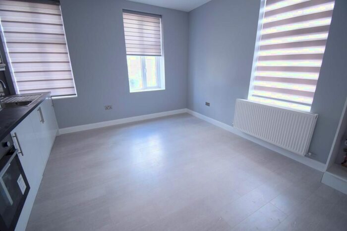 1 Bedroom Flat To Rent In Norwood Road, London, SE27