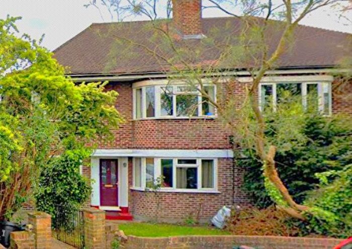 2 Bedroom Flat To Rent In Braeside Avenue, London, SW19