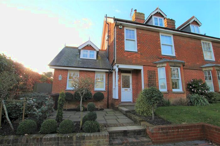 5 Bedroom Semi-Detached House To Rent In Beacon Oak Road, Tenterden, TN30