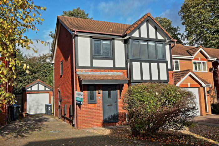 3 Bedroom Detached House To Rent In Knaphill, Woking, GU21