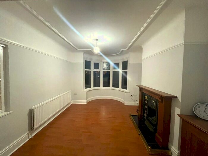 3 Bedroom Semi-Detached House To Rent In Florence Avenue, Doncaster, DN4