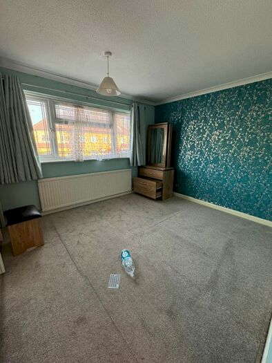 2 Bedroom Maisonette To Rent In Padnall Road, Romford, RM6