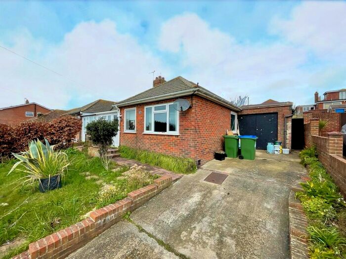 3 Bedroom Bungalow To Rent In Wicklands Avenue, Saltdean, Brighton, BN2