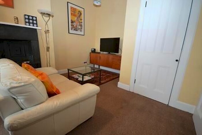 2 Bedroom Flat To Rent In Haymarket Terrace, Edinburgh, EH12