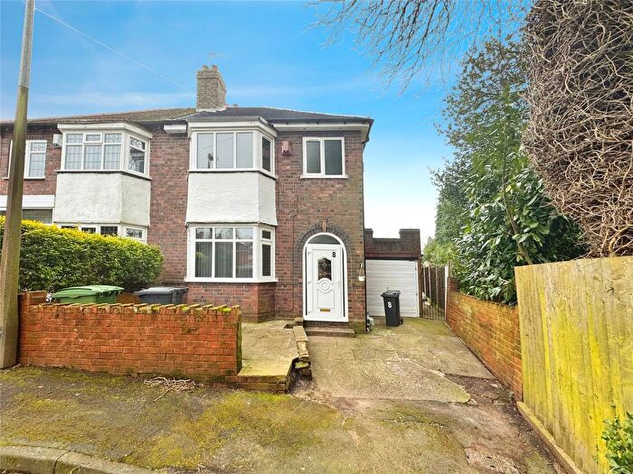 3 Bedroom Semi-Detached House To Rent In Oakham Crescent, Dudley, West Midlands, DY2