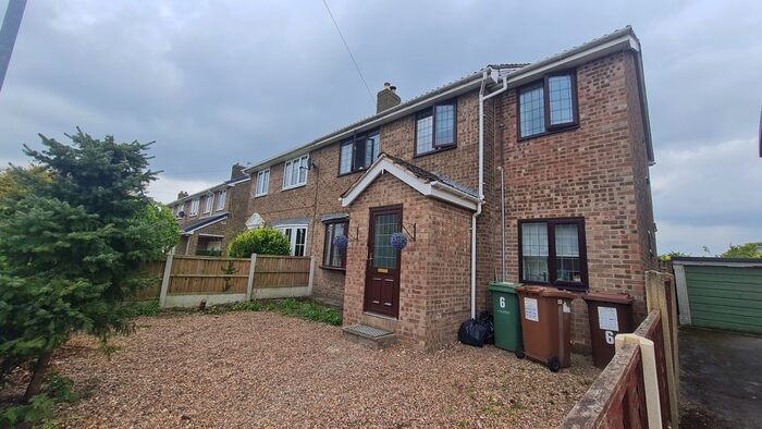 4 Bedroom Semi-Detached House To Rent In Manor Drive, New Crofton, Wakefield, WF4