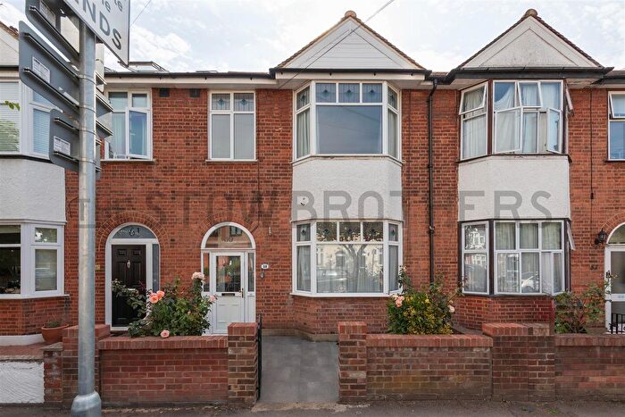 3 Bedroom Property To Rent In Woodville Road, South Woodford, E18