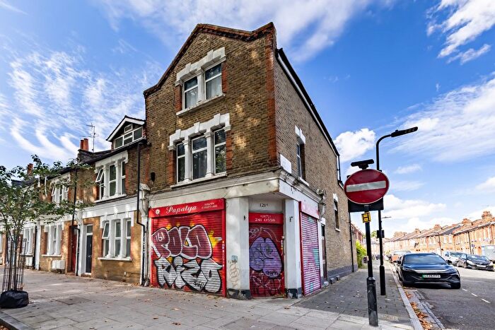 4 Bedroom End Terrace House For Sale In Shacklewell Lane, Hackney, E8