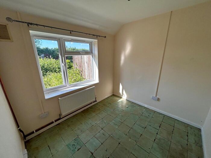 2 Bedroom Bungalow For Sale In Westfield Avenue, Deanshanger, Milton Keynes, MK19