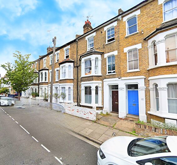 1 Bedroom Flat To Rent In Macfarlane Road, London, W12