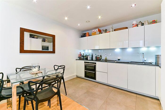 2 Bedroom Flat To Rent In Rainsborough House, Stamford Square, London, SW15