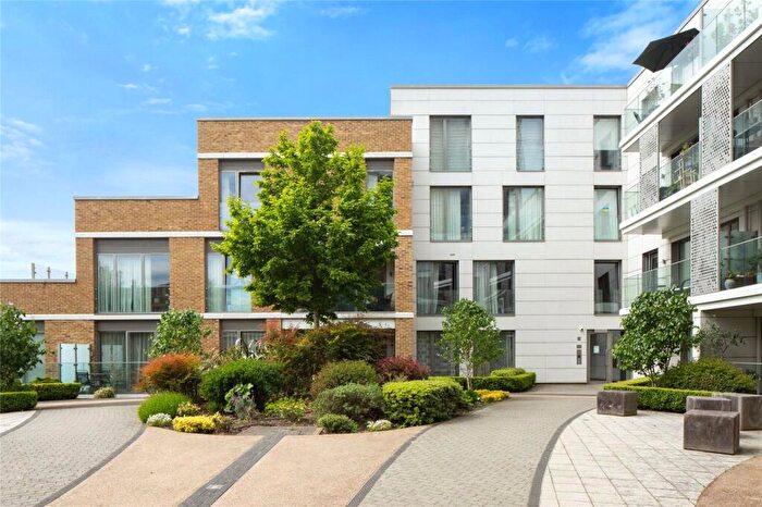 3 Bedroom Apartment For Sale In Acton Walk, London, N20