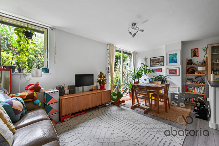 2 Bedroom Apartment To Rent In Bridgeport Place, London, E1W