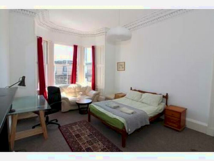 5 Bedroom Flat To Rent In South Clerk Street, Edinburgh, EH8