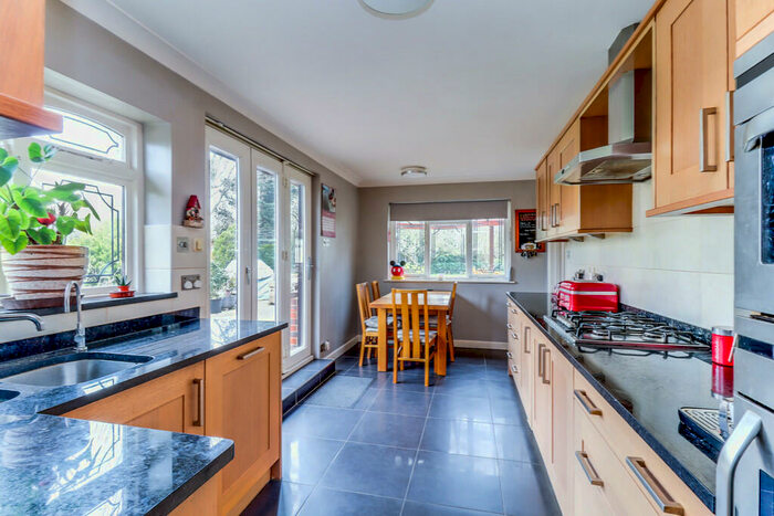 4 Bedroom Chalet For Sale In Osborne Road, Bowers Gifford, SS13