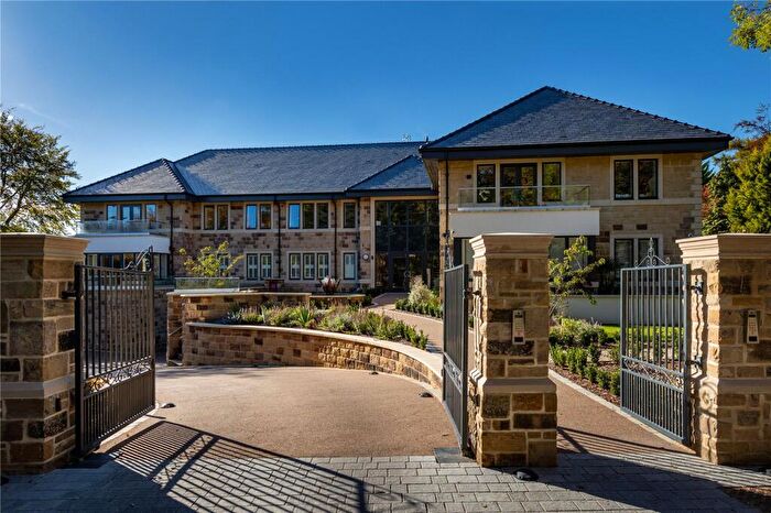 3 Bedroom Flat For Sale In Apartment, Silver Gates, Wigton Lane, Leeds, West Yorkshire, LS17