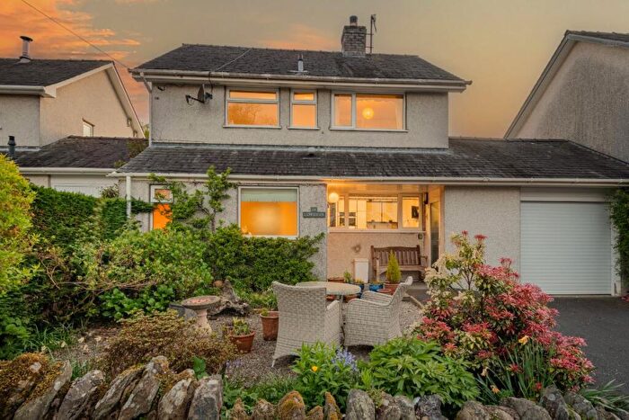 3 Bedroom Cottage For Sale In Lowenva, No. . Lickbarrow Close, Windermere, LA23