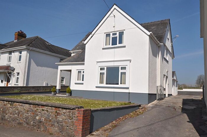 4 Bedroom Property For Sale In Llysonnen Road, Carmarthen, SA33