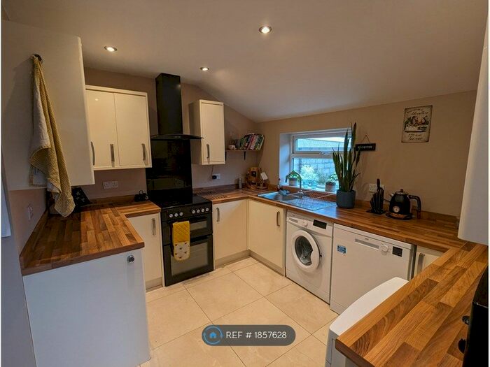 3 Bedroom Detached House To Rent In Ensbury Park Road, Bournemouth, BH9