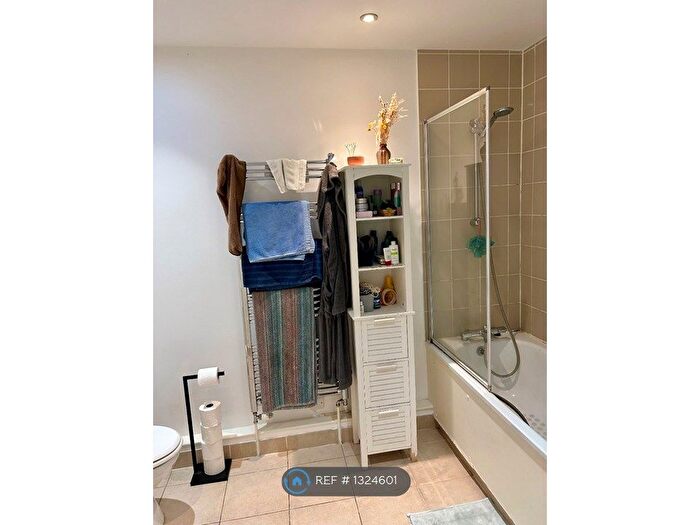 2 Bedroom Flat To Rent In Dunn Street, London, E8