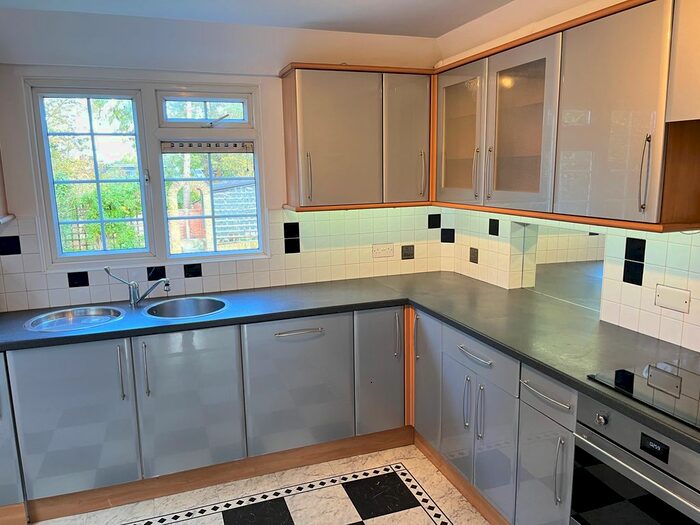 3 Bedroom Semi-Detached House To Rent In Lonsdale Drive, Enfield, EN2