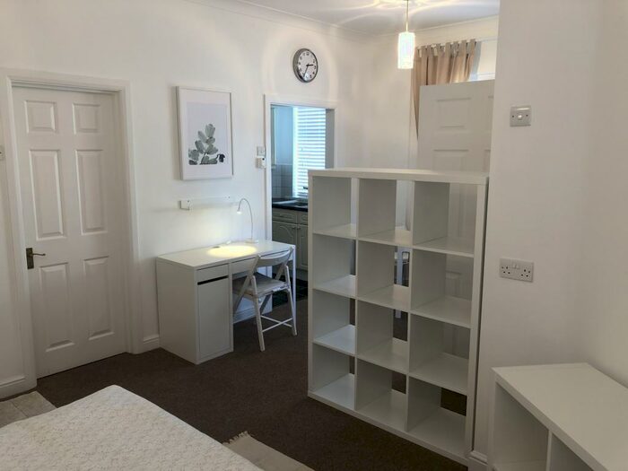 Studio To Rent In Wood Street, London, E17