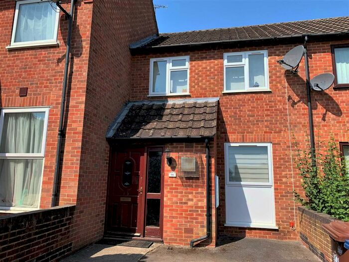 2 Bedroom Property To Rent In Humber Walk, Banbury, OX16