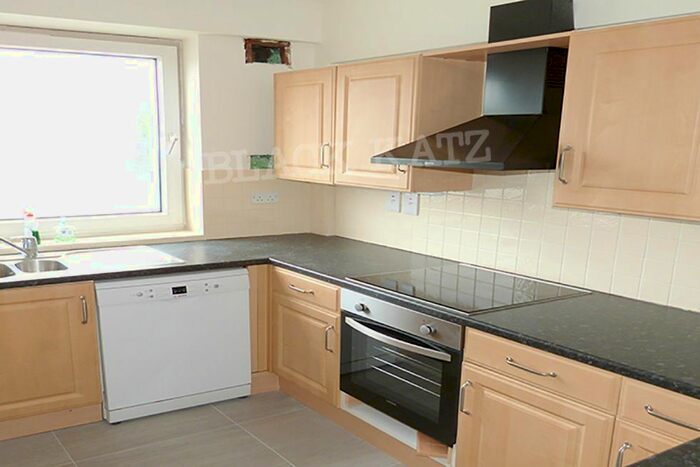 3 Bedroom Flat To Rent In Viceroy Close, East End Road, London, N2