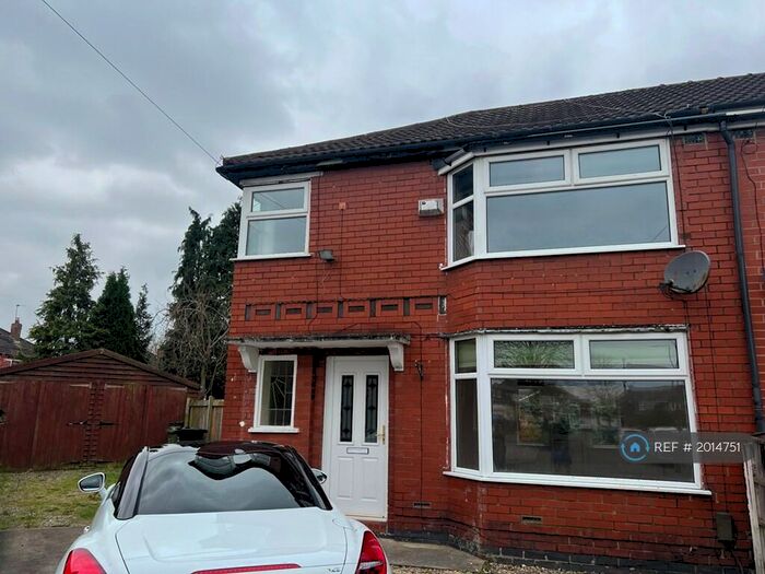 3 Bedroom Semi-Detached House To Rent In Hartland Avenue, Urmston, Manchester, M41