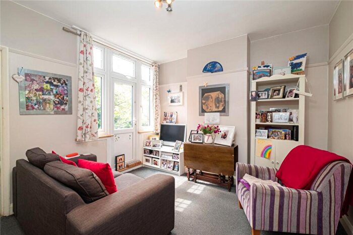 1 Bedroom Apartment To Rent In Warlters Close, Holloway, London, N7