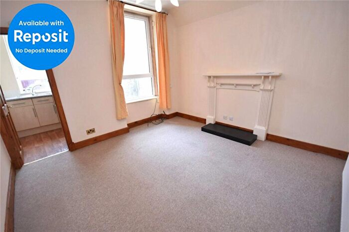 2 Bedroom Flat To Rent In Hollybank Place, Gfr, Aberdeen, AB11