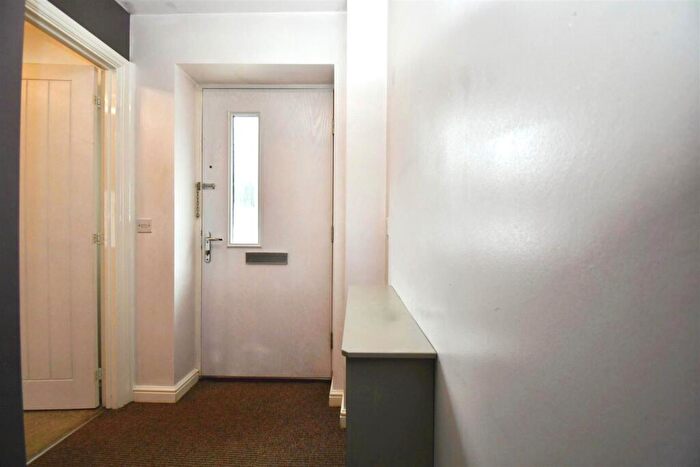 2 Bedroom Semi-Detached House For Sale In Middlesex Road, Hull, HU8