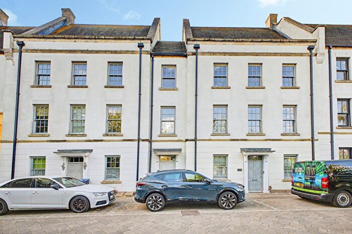 2 Bedroom Flat For Sale In Clickers Drive, Northampton, NN5