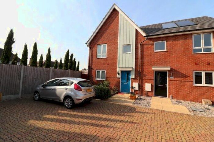 3 Bedroom Property To Rent In Heathland Way, Grays, RM16