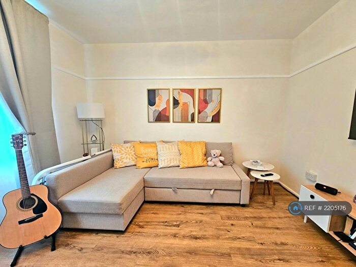 1 Bedroom Flat To Rent In Holburne Road, London, SE3