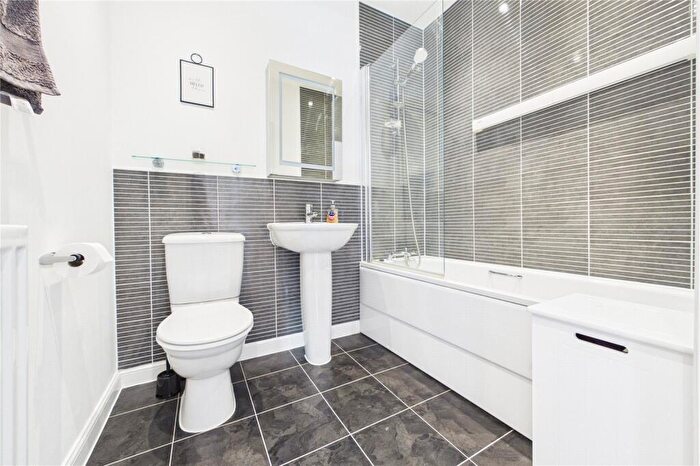 1 Bedroom Apartment For Sale In Caribou Walk, Three Mile Cross, Reading, Berkshire, RG7