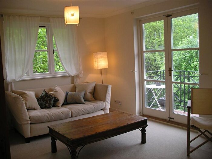 1 Bedroom Flat To Rent In Brompton Park Cresent, London, SW6
