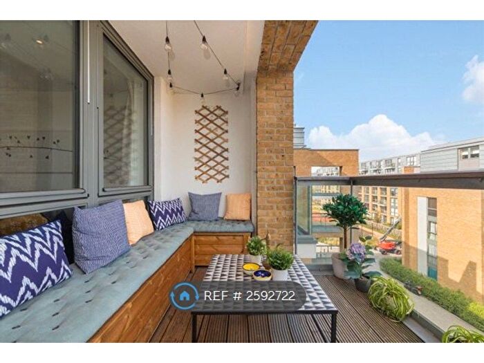 2 Bedroom Flat To Rent In Canalside Square, London, N1