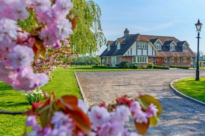 4 Bedroom Detached House For Sale In Stunning Contemporary Home, Acres - Benover, ME18