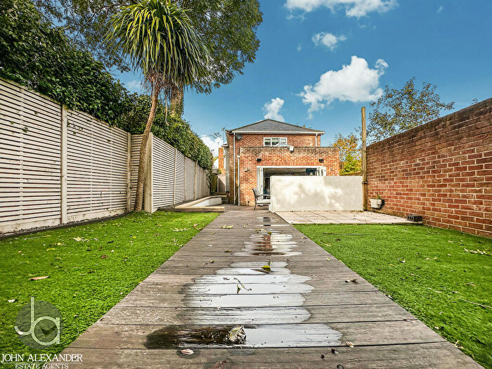 4 Bedroom Detached House For Sale In Lexden Road, Colchester, CO3