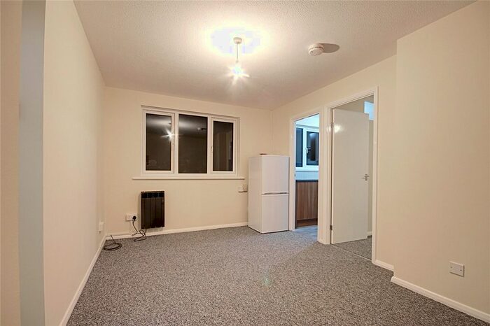 1 Bedroom Flat To Rent In Magpie Close, Enfield EN1