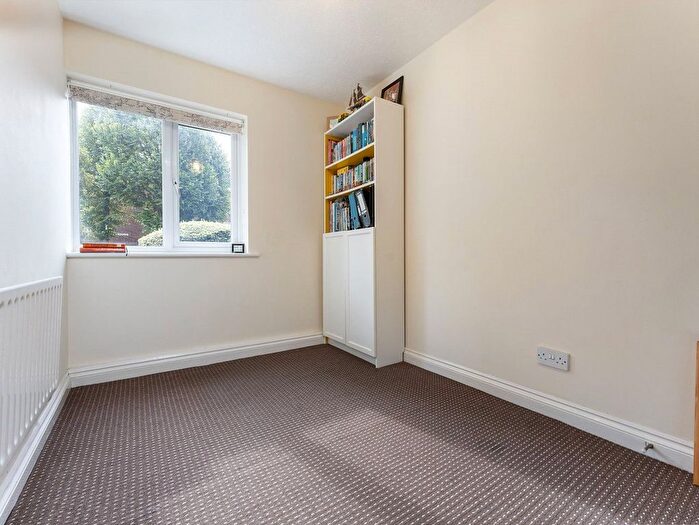 2 Bedroom Flat For Sale In Grange Road, Sutton, SM2