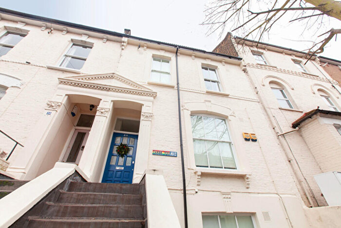 3 Bedroom Flat To Rent In Cecilia Road, London, E8