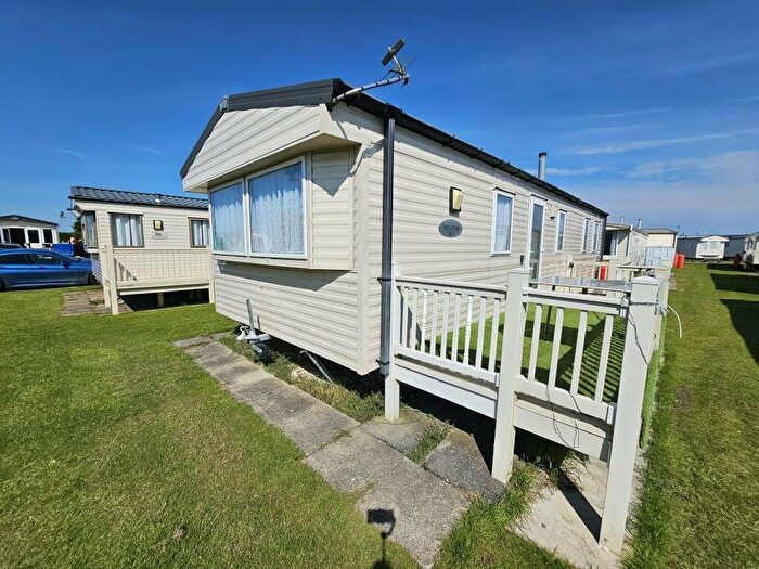 3 Bedroom Park Home For Sale In Coastfield Holiday Park, Skegness, PE25