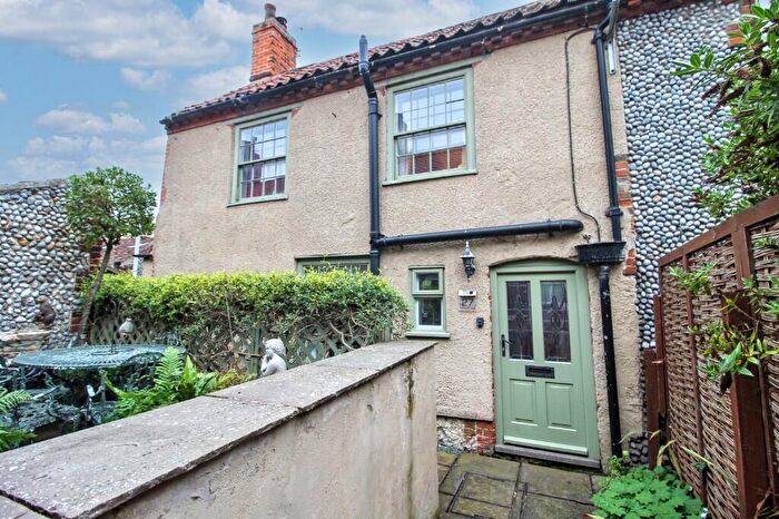 2 Bedroom Cottage For Sale In High Street, Blakeney, NR25