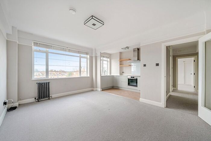 2 Bedroom Flat For Sale In Balham High Road, Balham, SW17